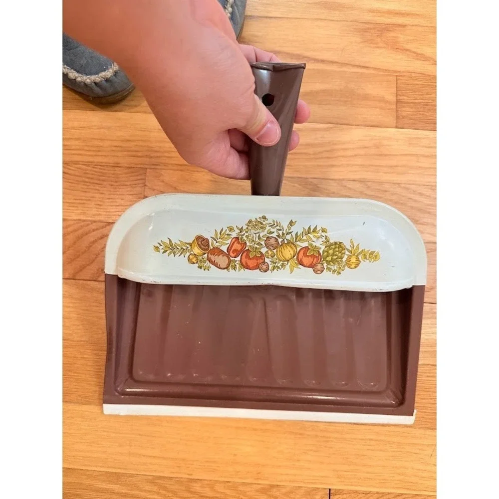 Vintage Metal Spice Of Life Brown Dust Pan Ballonoff Cleveland USA Veggies